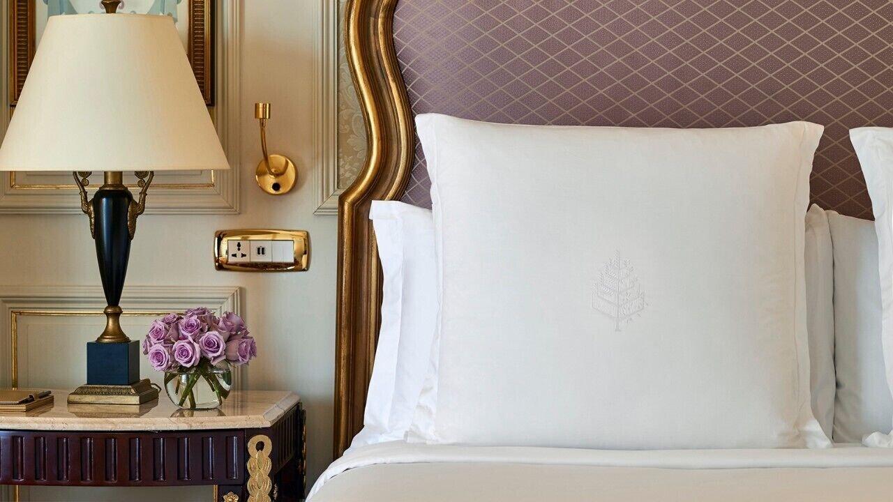 Four Seasons Cairo At The First Residence Giza Exteriér fotografie A pillow