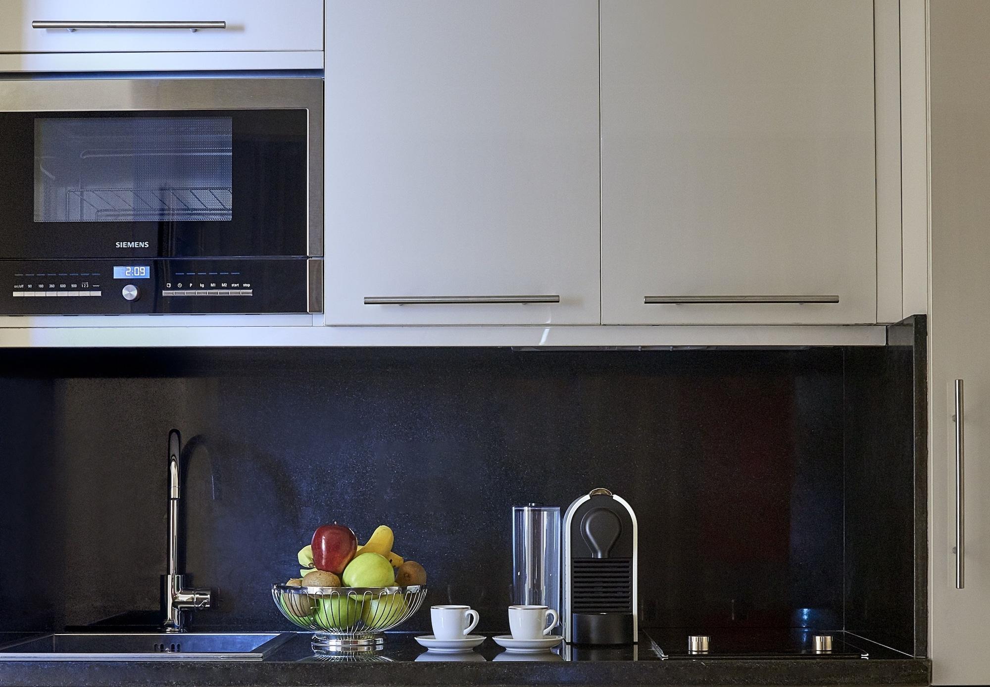Four Seasons Cairo At The First Residence Giza Exteriér fotografie A kitchen with a water filter
