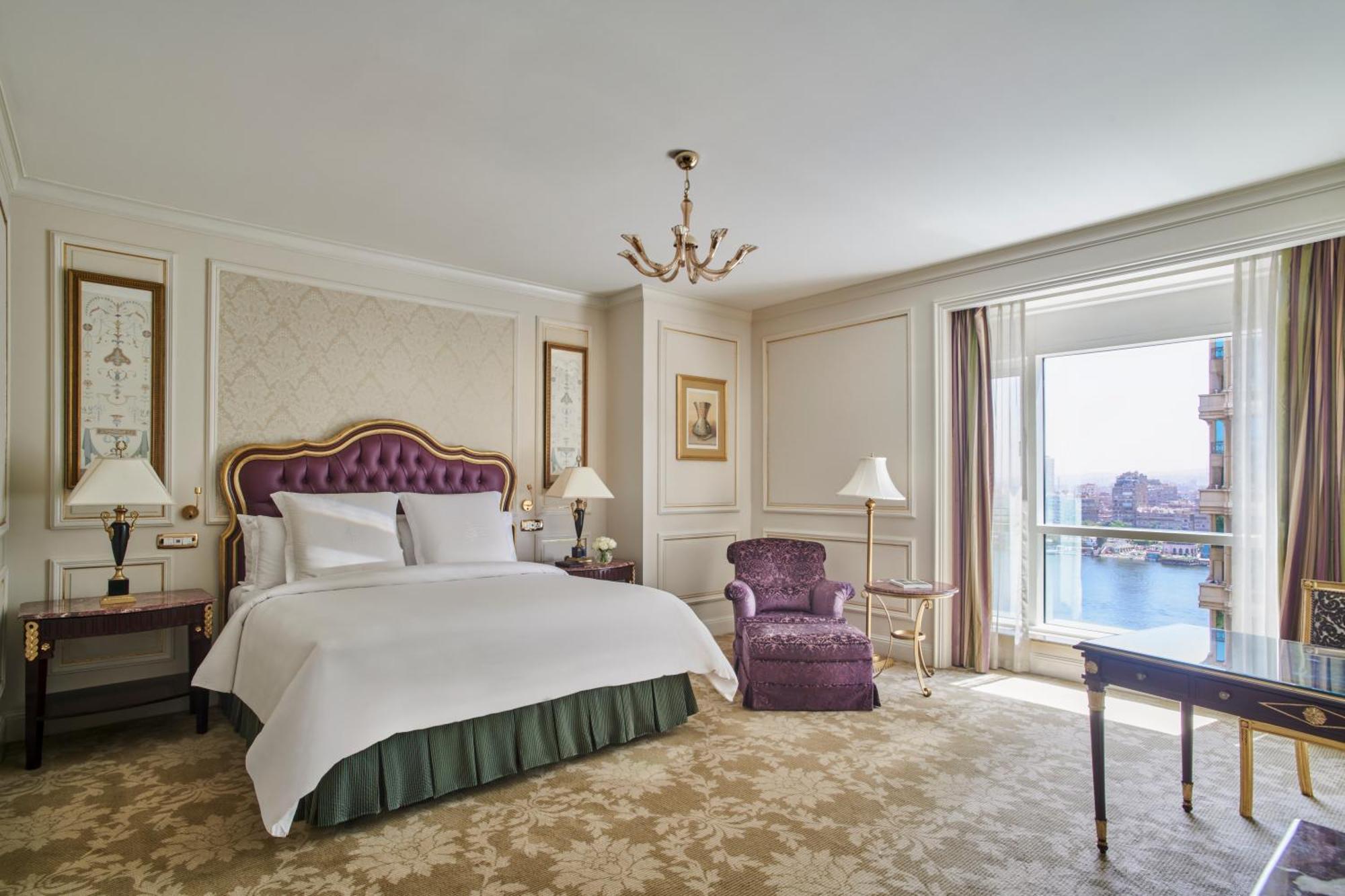Four Seasons Cairo At The First Residence Giza Exteriér fotografie A bedroom at the Four Seasons Hotel