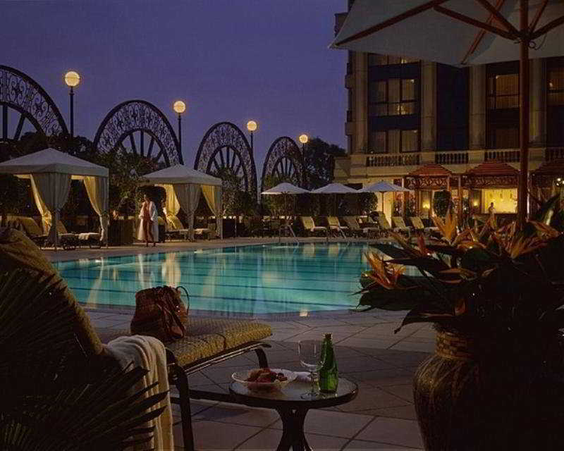 Four Seasons Cairo At The First Residence Giza Zařízení fotografie The pool at the Four Seasons Hotel