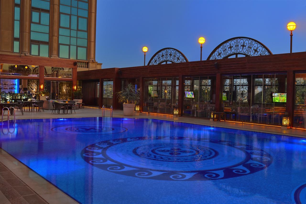 Four Seasons Cairo At The First Residence Giza Exteriér fotografie The pool at the hotel
