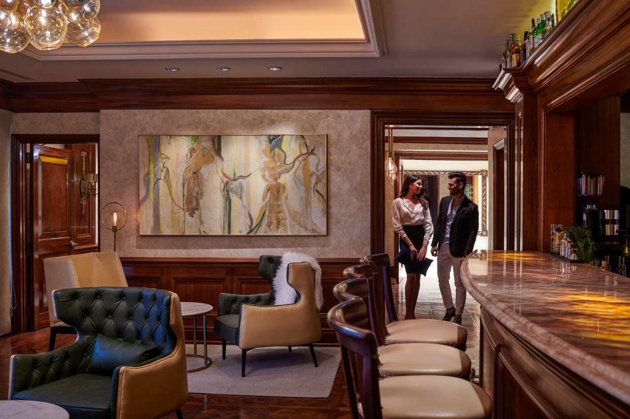 Four Seasons Cairo At The First Residence Giza Exteriér fotografie The bar at the St Regis